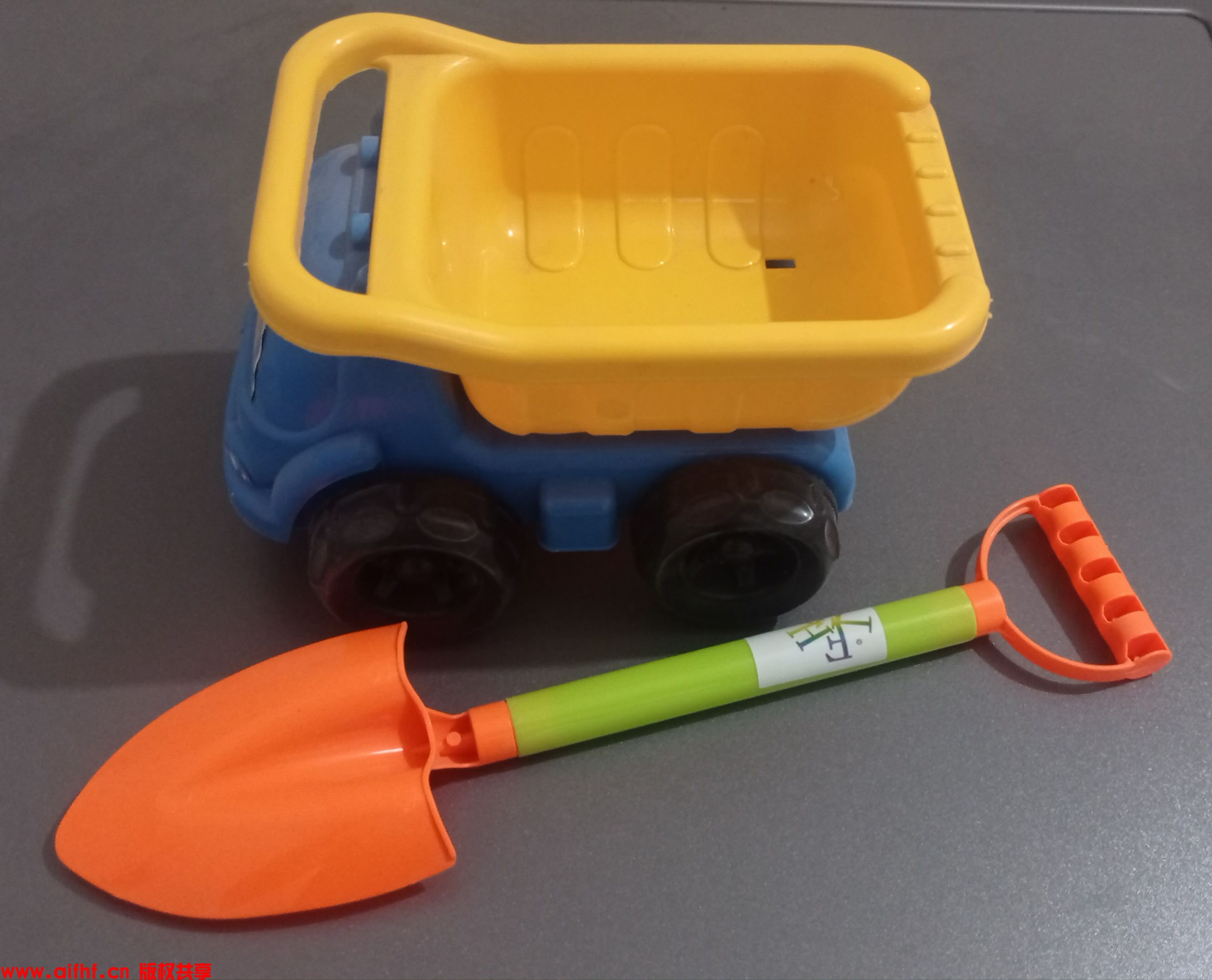 玩具:沙滩玩具车